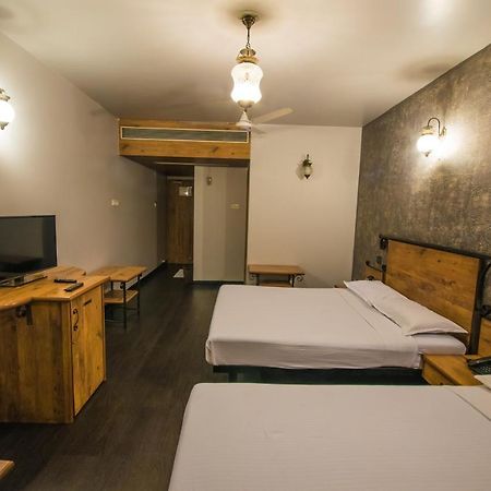 Infiniti Hotel And Spa Индаур Экстерьер фото