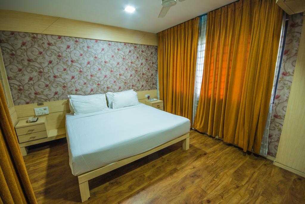 Infiniti Hotel And Spa Индаур Экстерьер фото