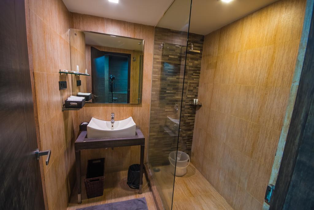 Infiniti Hotel And Spa Индаур Экстерьер фото