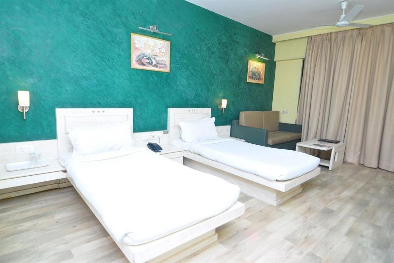 Infiniti Hotel And Spa Индаур Экстерьер фото
