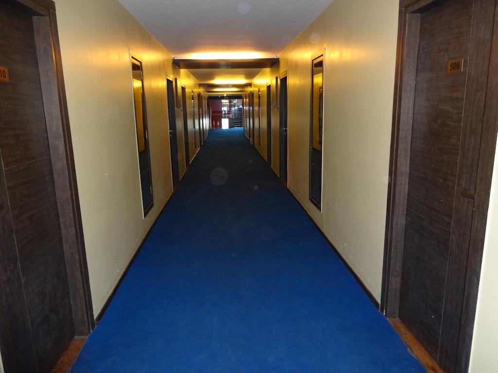 Infiniti Hotel And Spa Индаур Экстерьер фото